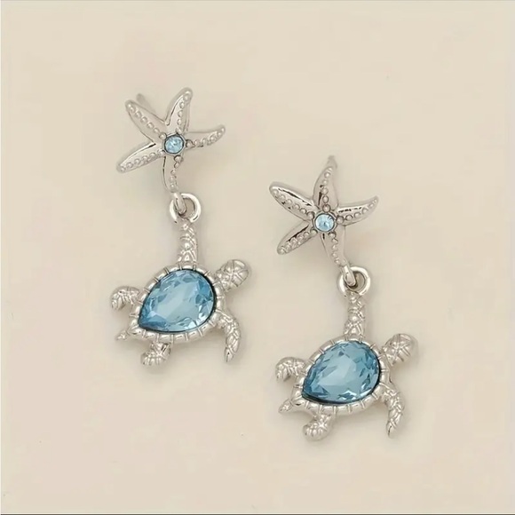 Sea Turtle Earrings - Picture 4 of 5